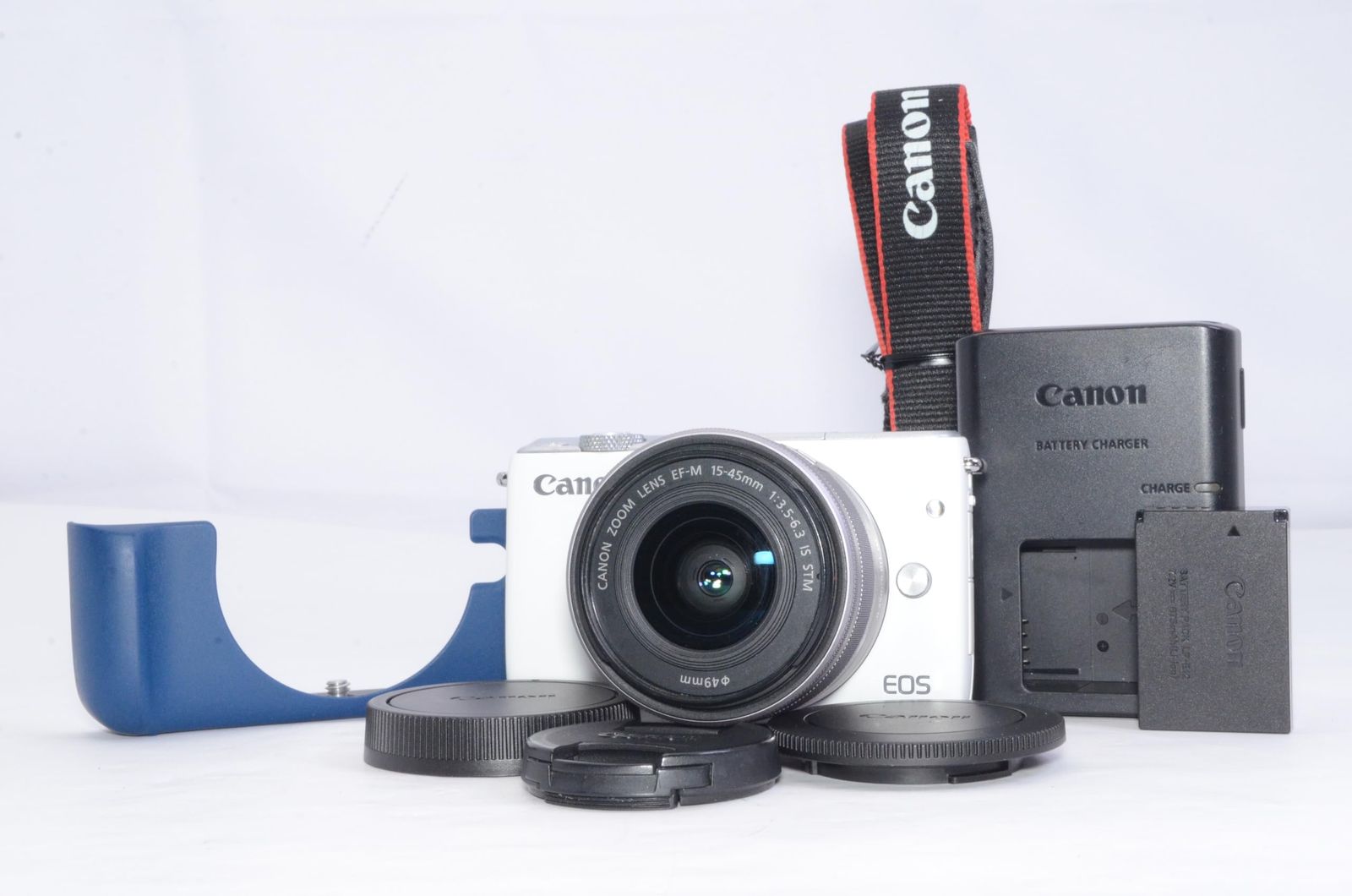 Canon EOS M10 ホワイト レンズキット 動作確認済み 付属品あり Canon EOS M10 レンズキット ホワイト EF-M15-45mm 動作確認済み 実用