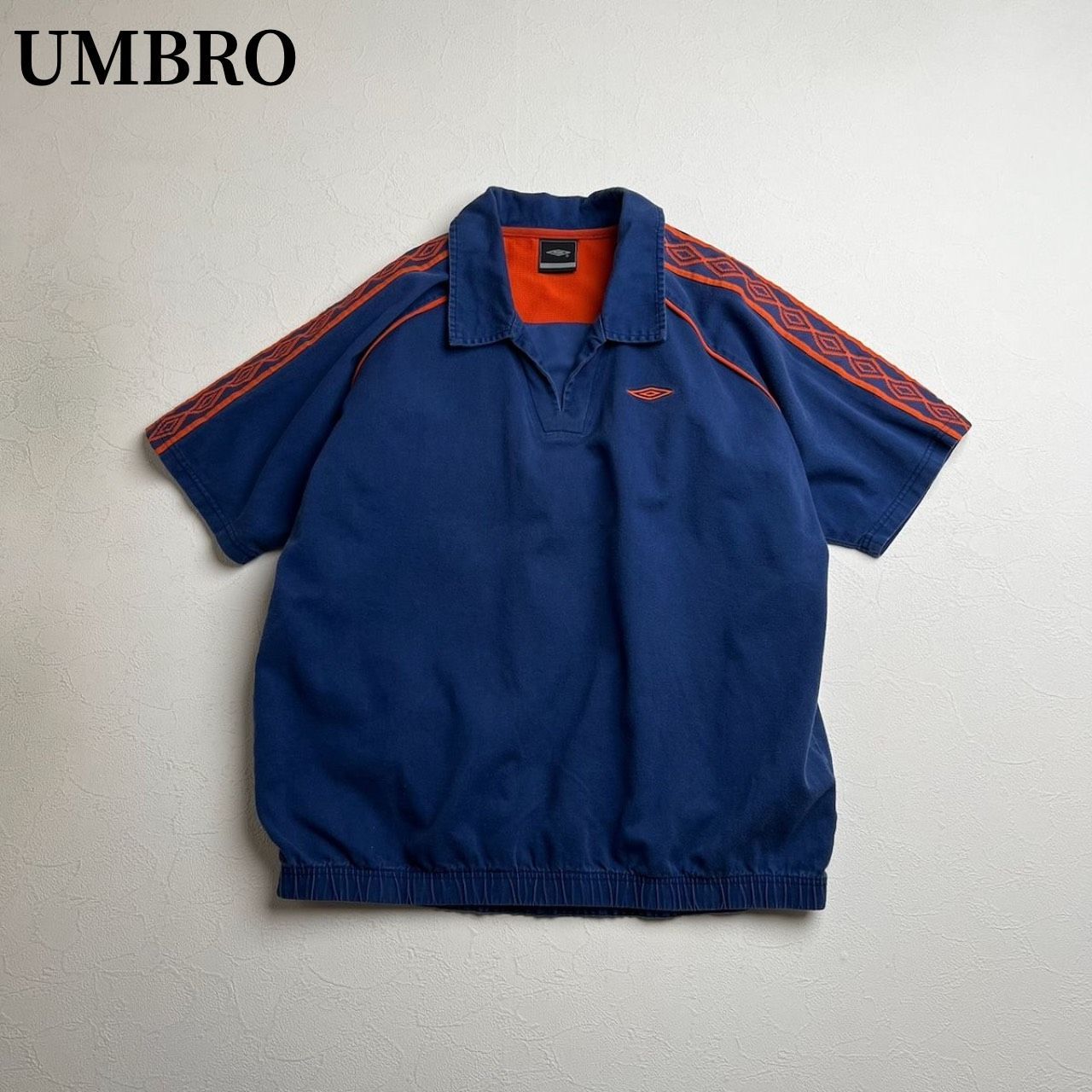 UMBRO　ラグラン　ロゴテープ　ベンチレーション　スキッパーカラーポロシャツ　アンブロ　ネイビー　オレンジ　L 古着