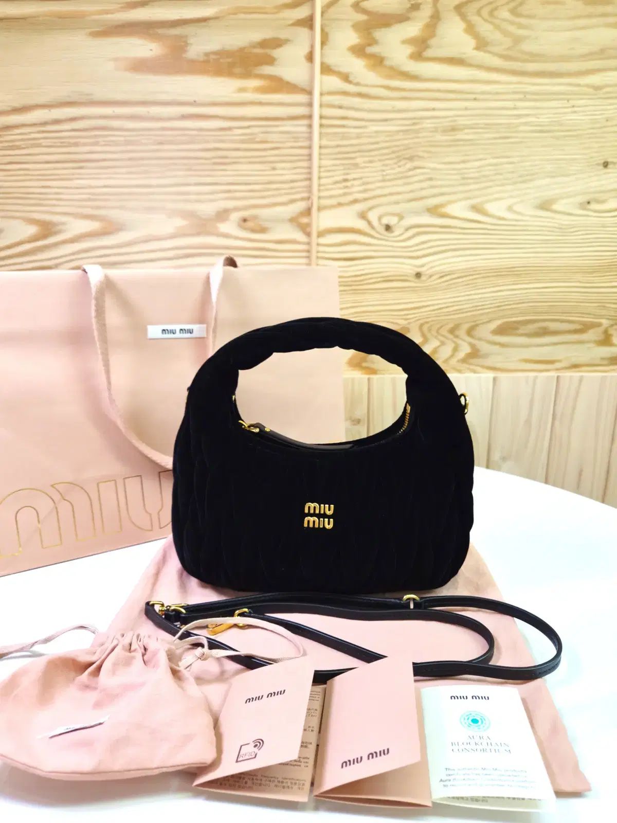 ほぼ新品 ミュウミュウ HOBO BAG ツアーベルベット ブラック