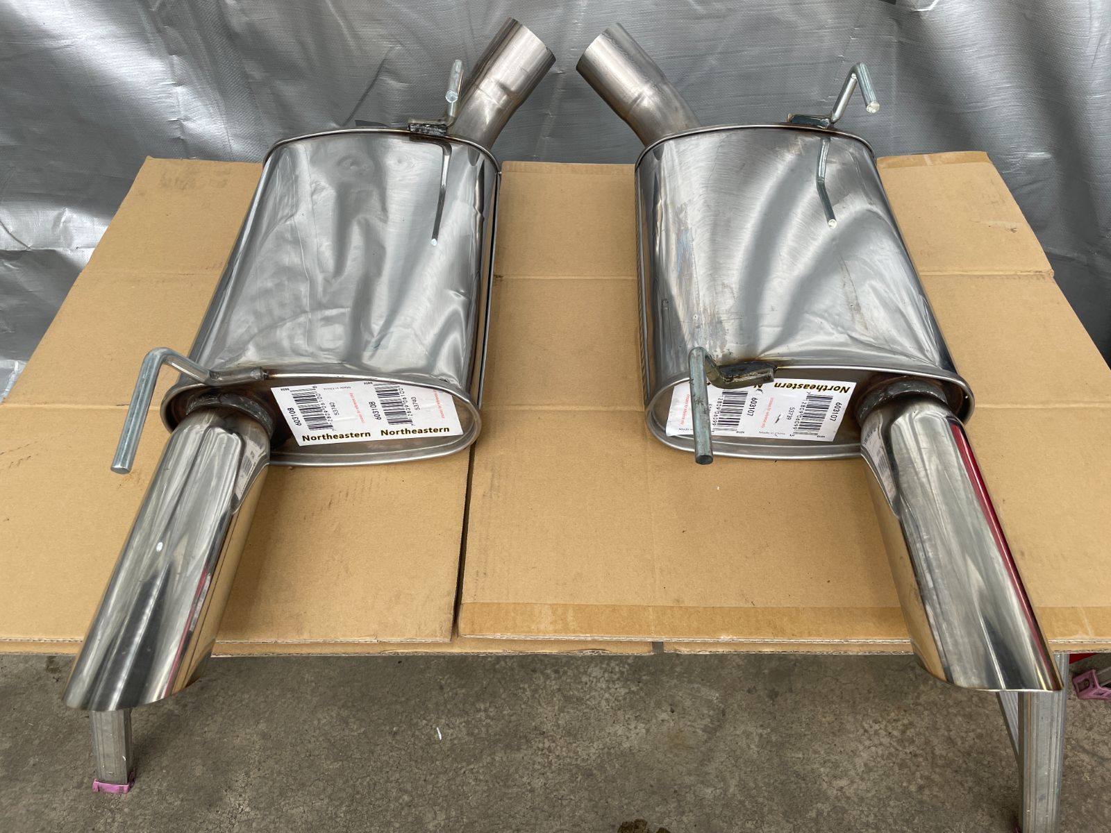 Northeastern Exhaust フォードマスタングV8 2005-2010 4.6L 対応ステンレススチールペアマフラーエキゾースト 未使用品 菅247