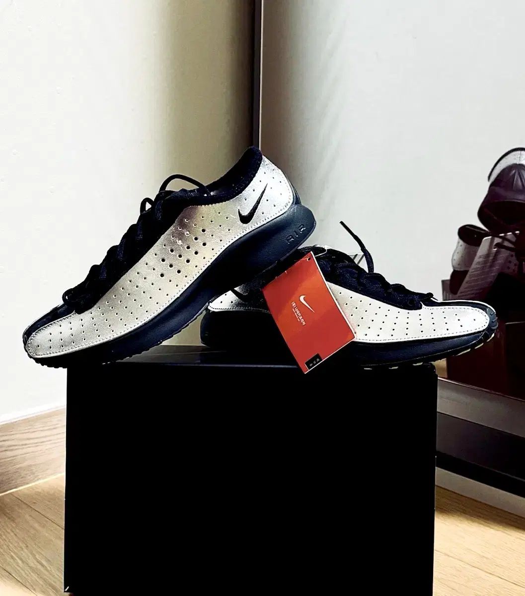 (250)新品 NIKE ナイキ スニーカー エア スーパーフライ メタリック シルバー