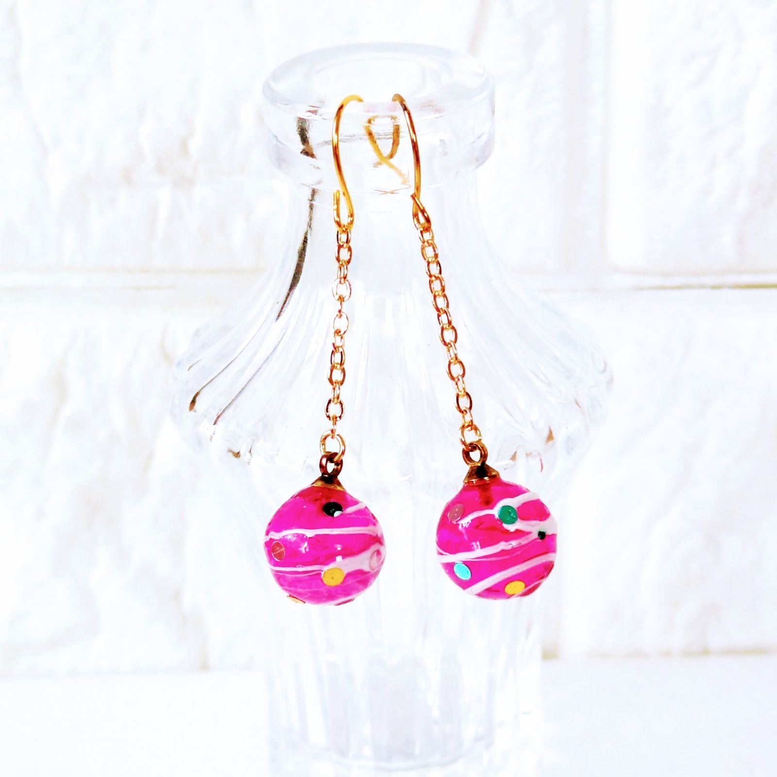 no.710 レジン ヨーヨー ピンク ドット ゆらゆら ピアス イヤリング 