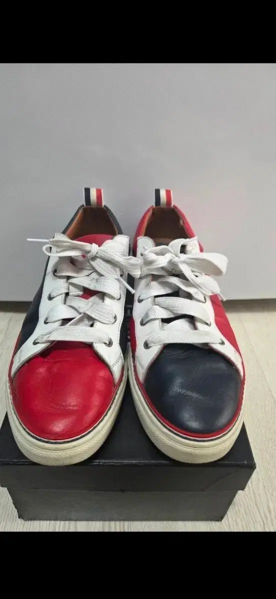 正規品) Thom Browne トム・ブラウン スニーカー ネイビー/レッド/白 280 単品 です