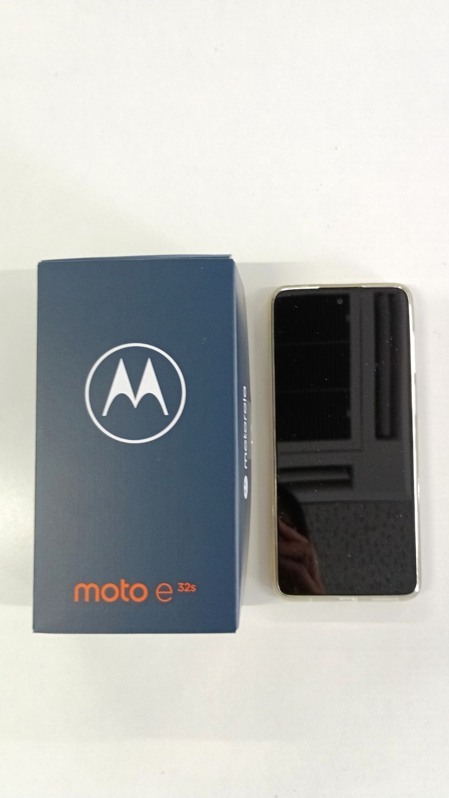 MOTOROLA moto e32s ミスティシルバー ★241 7,600円