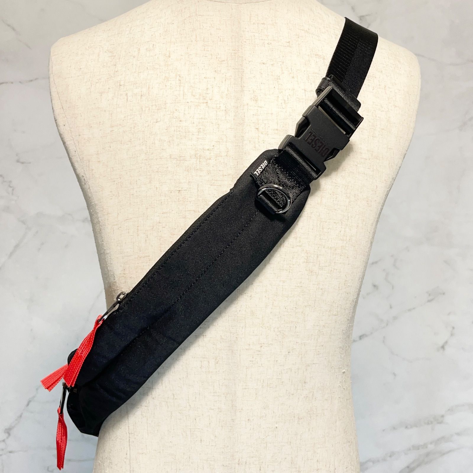 美品 DIESEL ディーゼル Zip-D-Sling Bag In Check-Jacquard Shell 