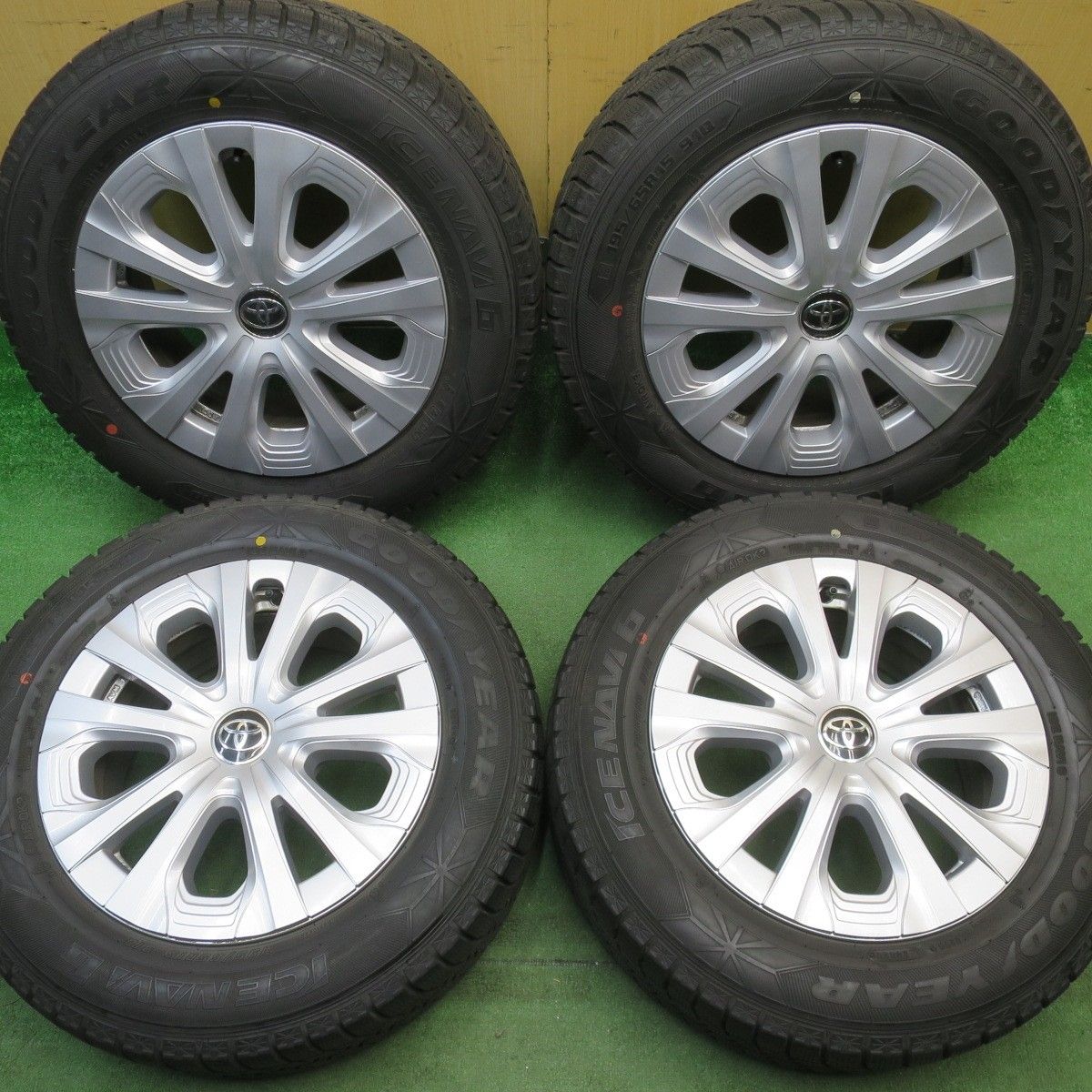 バリ溝！8.5分★トヨタ 50系 プリウス 純正 195/65R15 スタッドレス グッドイヤー アイスナビ6 15インチ PCD100/5H★6052502NJス