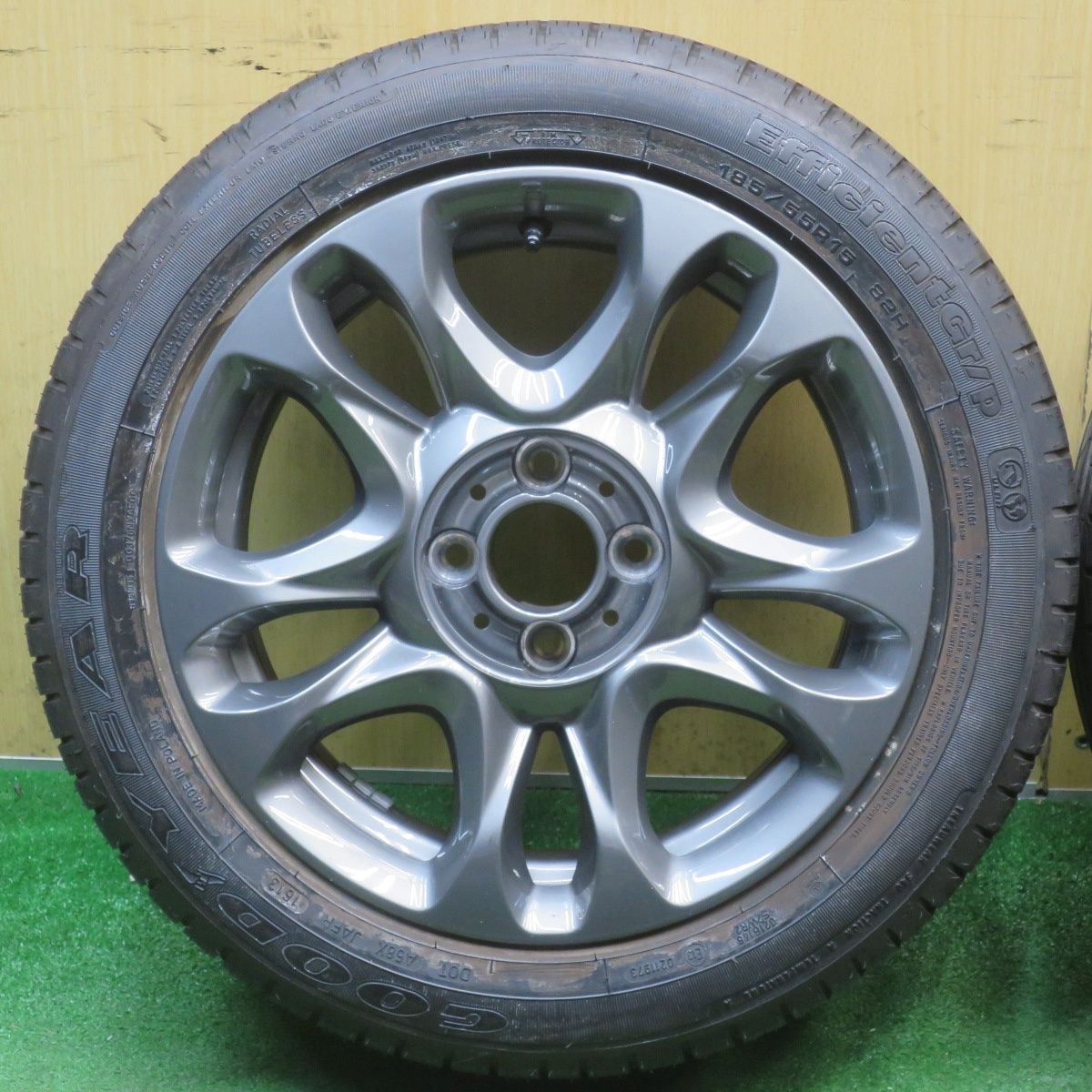 ほぼ未使用！キレイ★FIAT フィアット 500 S C 純正 185/55R15 グッドイヤー EfficientGrip 15インチ PCD98/4H★6052604NJノ