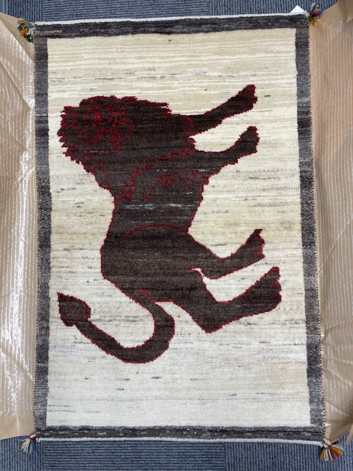 【新品・未使用】ペルシャ絨毯 シラーズ産 118×77cm ライオンラグ ウール