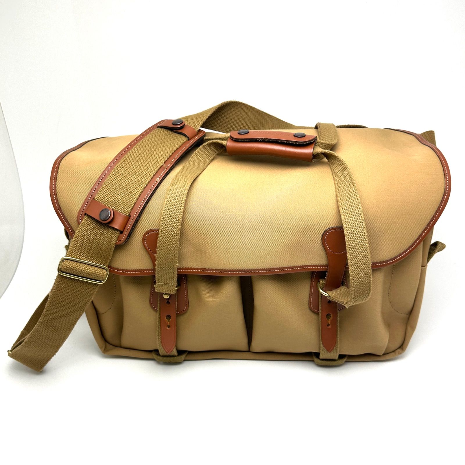 【楠本質店/元住吉】ビリンガム　Billingham 　555　カメラバッグ（カーキキャンバス / タンレザー）［型番: 504133-70］　XLモデル（容量約17L）