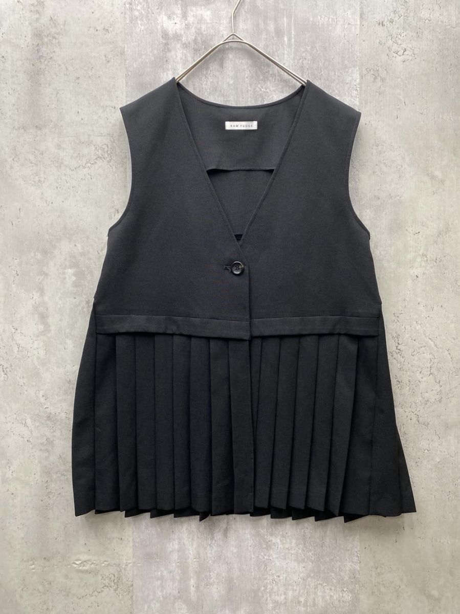 美品 RAW FUDGE ローファッジ プリーツペプラムショートジレ ベスト ノーラペル着回し 羽織り sizeM/黒 ■◆◎レディース