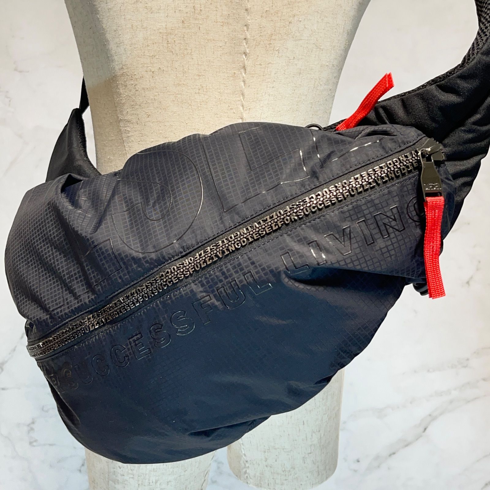 【未使用品】DIESEL ディーゼル ナイロンスリングバックパック ボディバック 美品 DIESEL ディーゼル Zip-D-Sling Backpack In Check-Jacquard