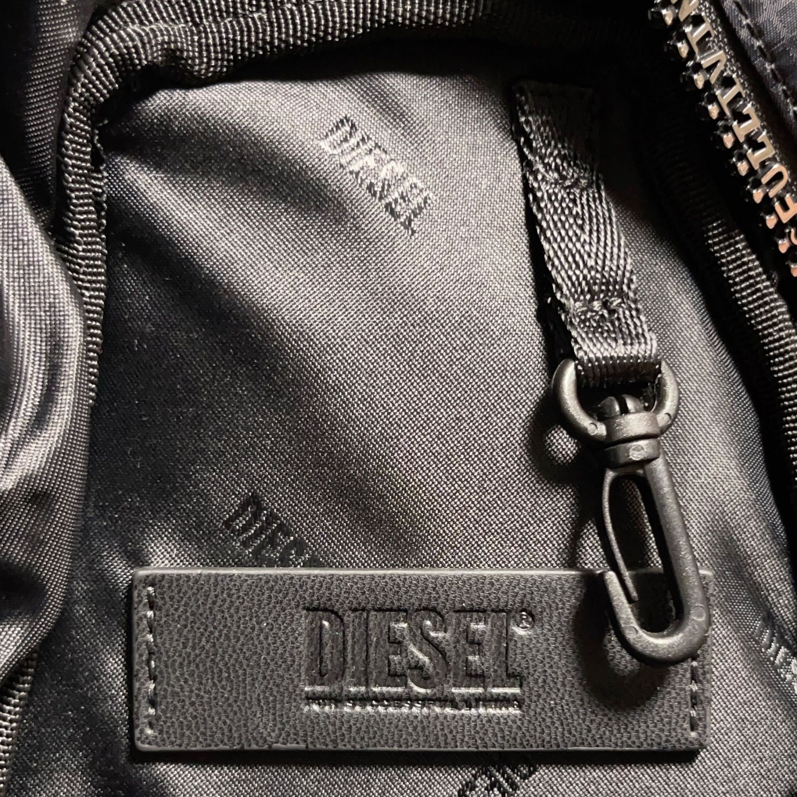 美品 DIESEL ディーゼル Zip-D-Sling Backpack In Check-Jacquard