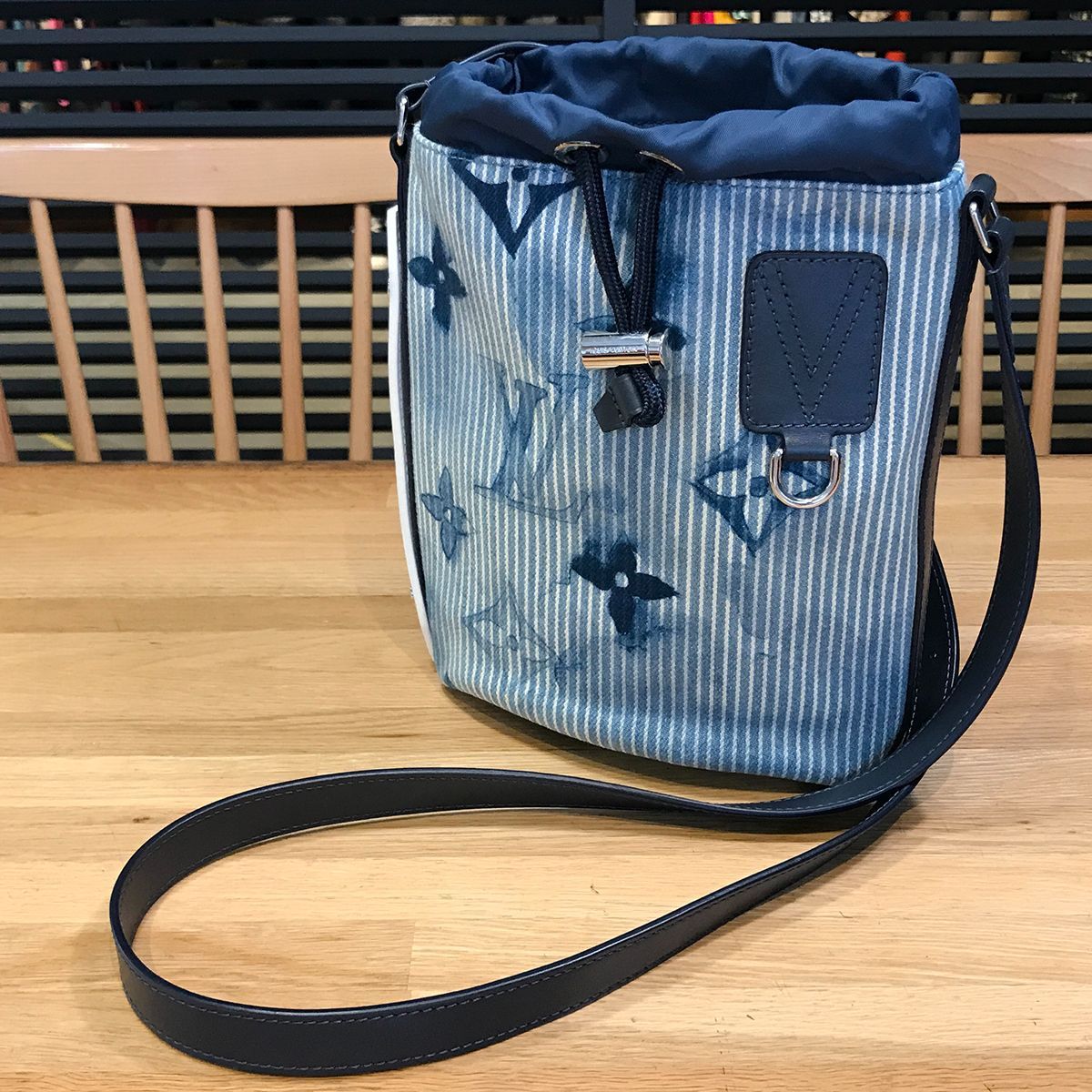 新品同様 ルイヴィトン ウォーターカラー サックマラン メッセンジャー 巾着ショルダーバッグ M57830 15565