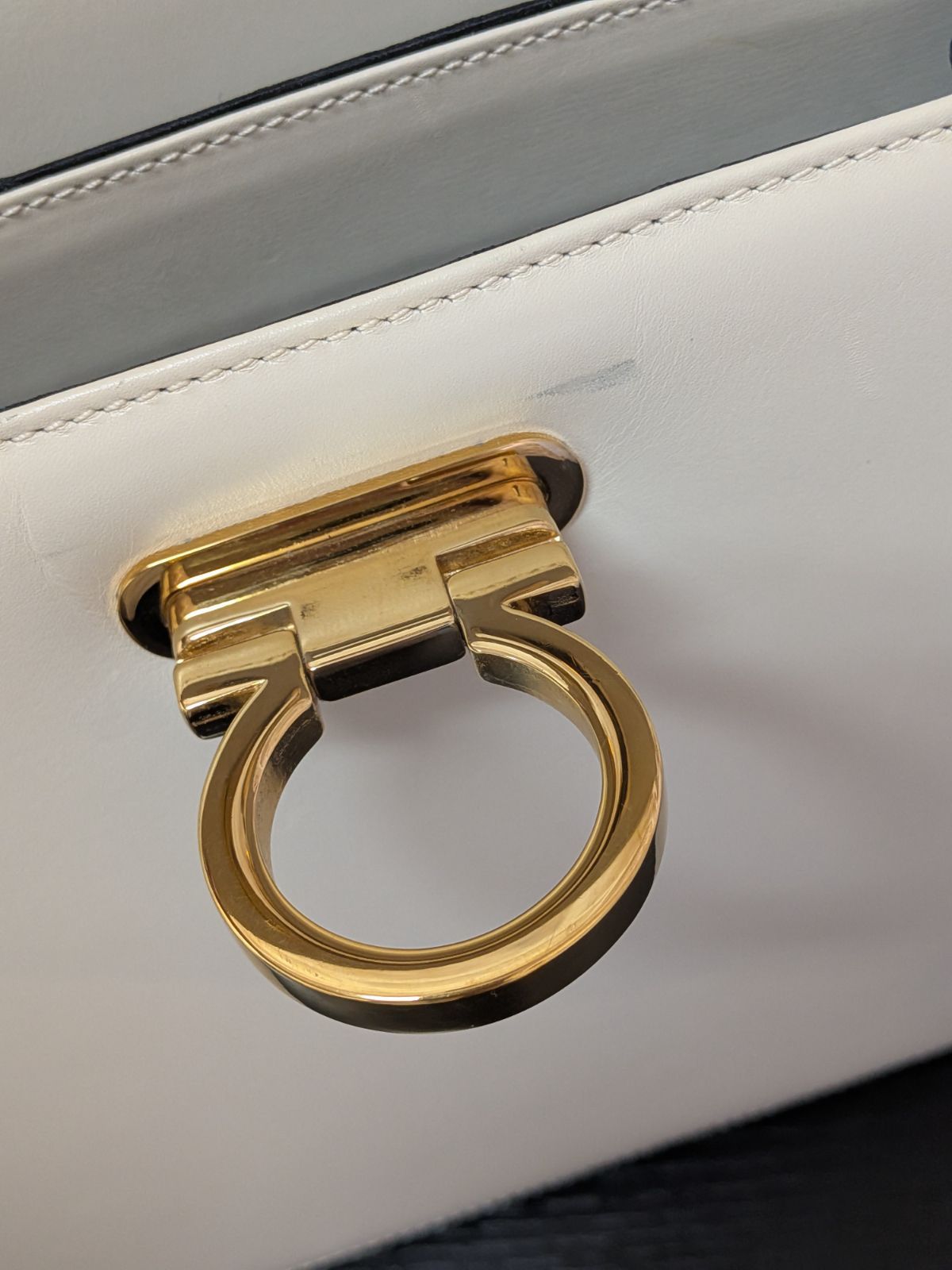 美品】Ferragamo フェラガモ ガンチーニ 2WAY ハンドバッグ アイボリー 