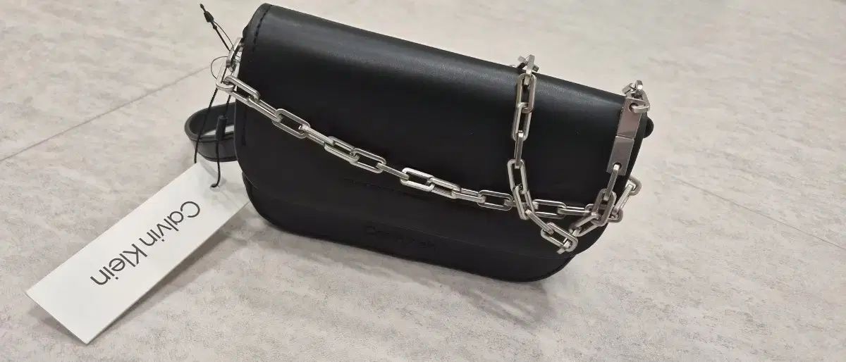 カルバン・クライン チェーン クロスバッグ
