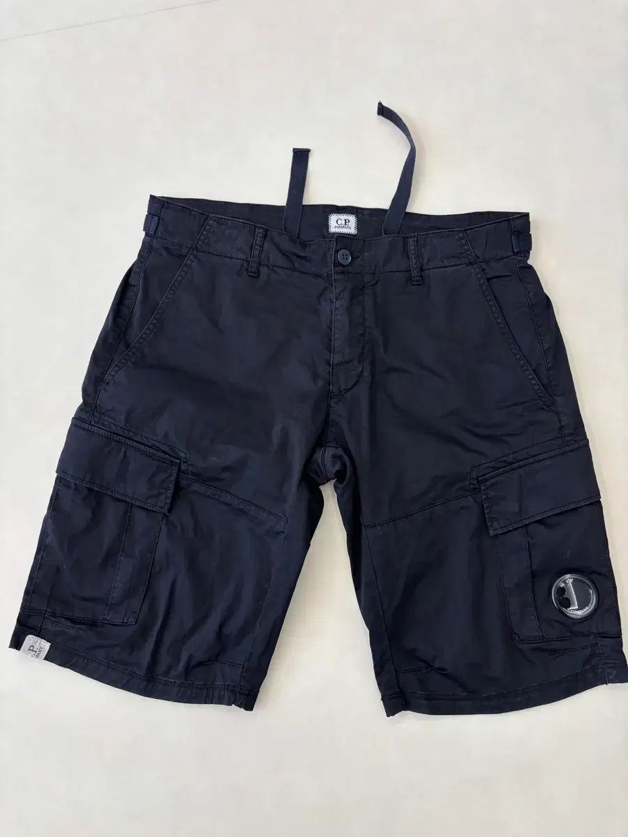 正規品 C.P. COMPANY シーピーカンパニー レンズワッペン カーゴ ハーフパンツ 32 34