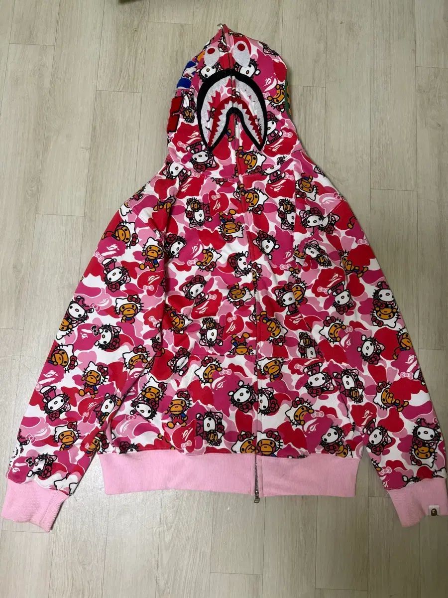 A BATHING APE HELLO KITTY カモフラ ジップアップ フーディー ピンク