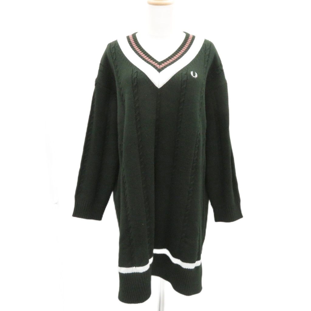 フレッドペリー FRED PERRY ニットワンピース ひざ丈 長袖 Vネック ケーブル編み ロゴ 6 カーキ f8643 /SM10 ■GY19