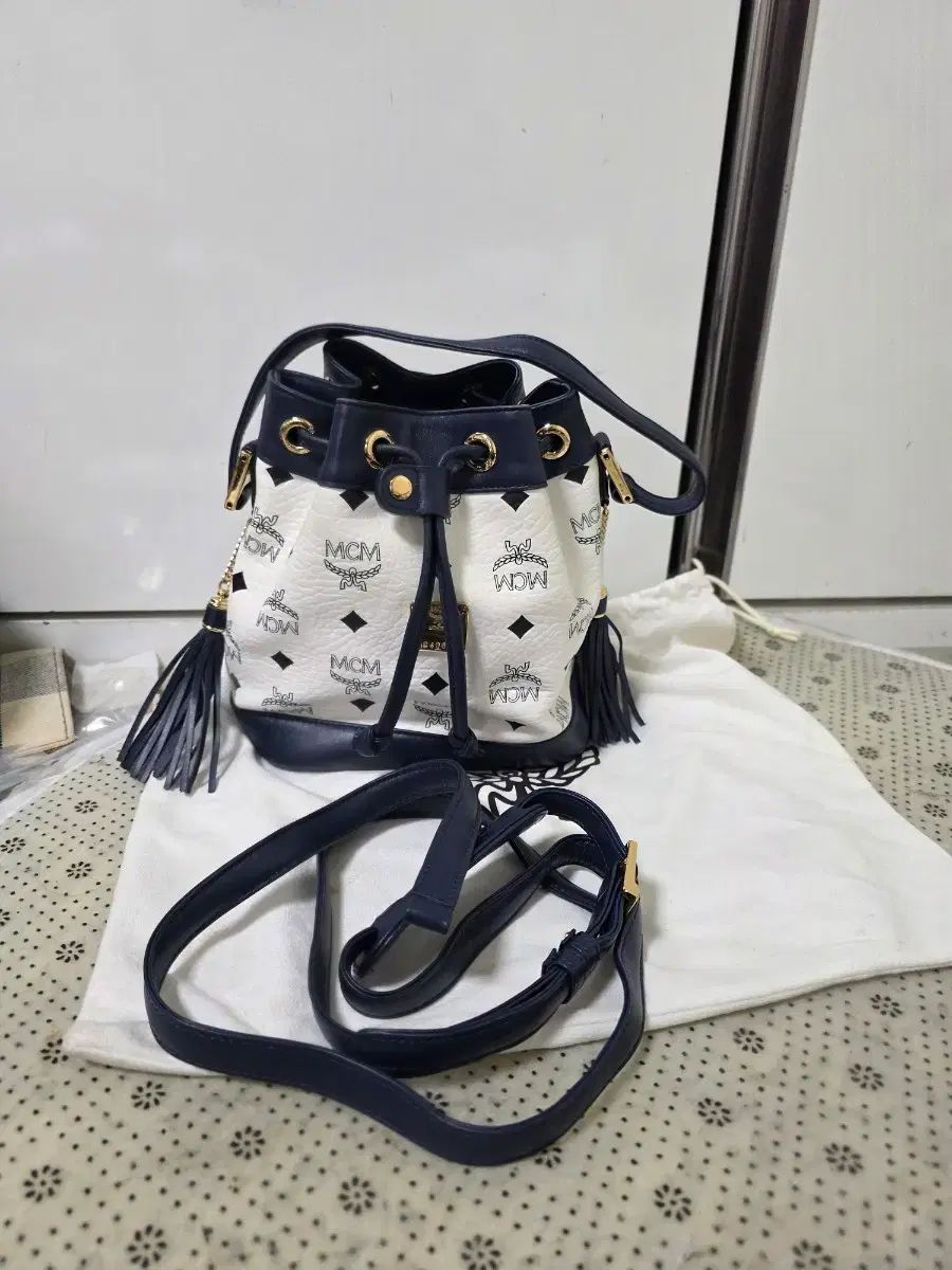 MCM ヴィセトス バケットバッグ ネイビー 白