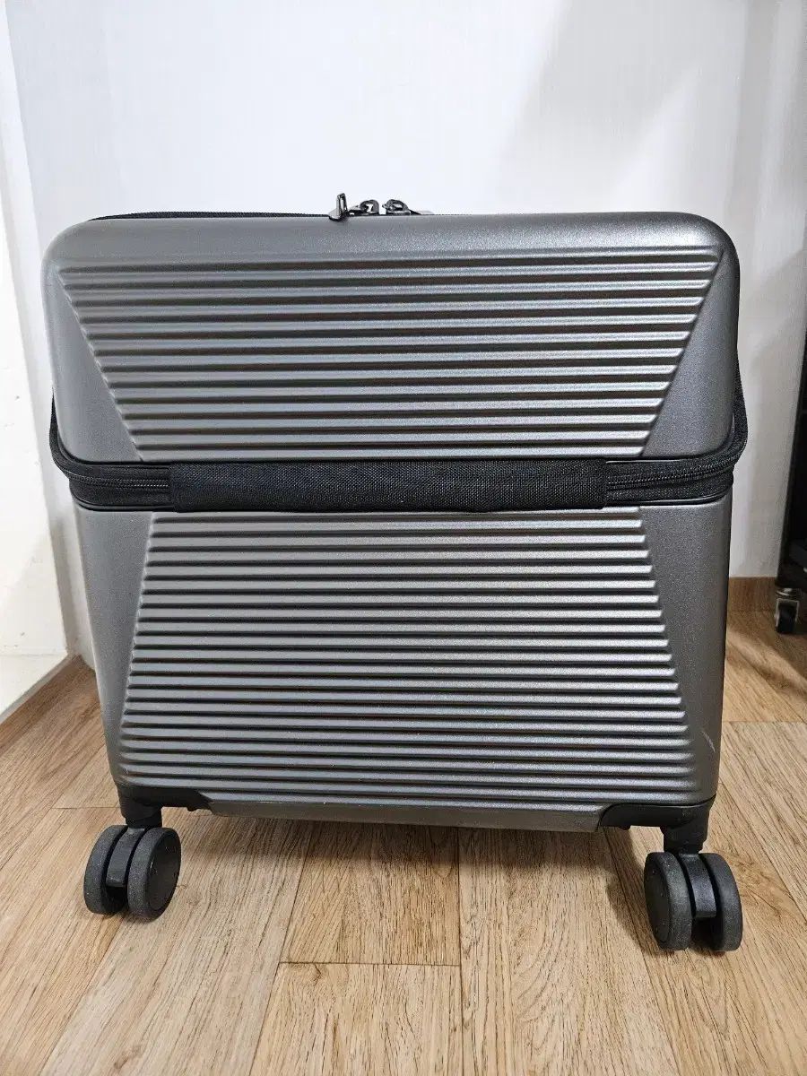 HARDCASE 旅行 キャリアー 20インチ グレー