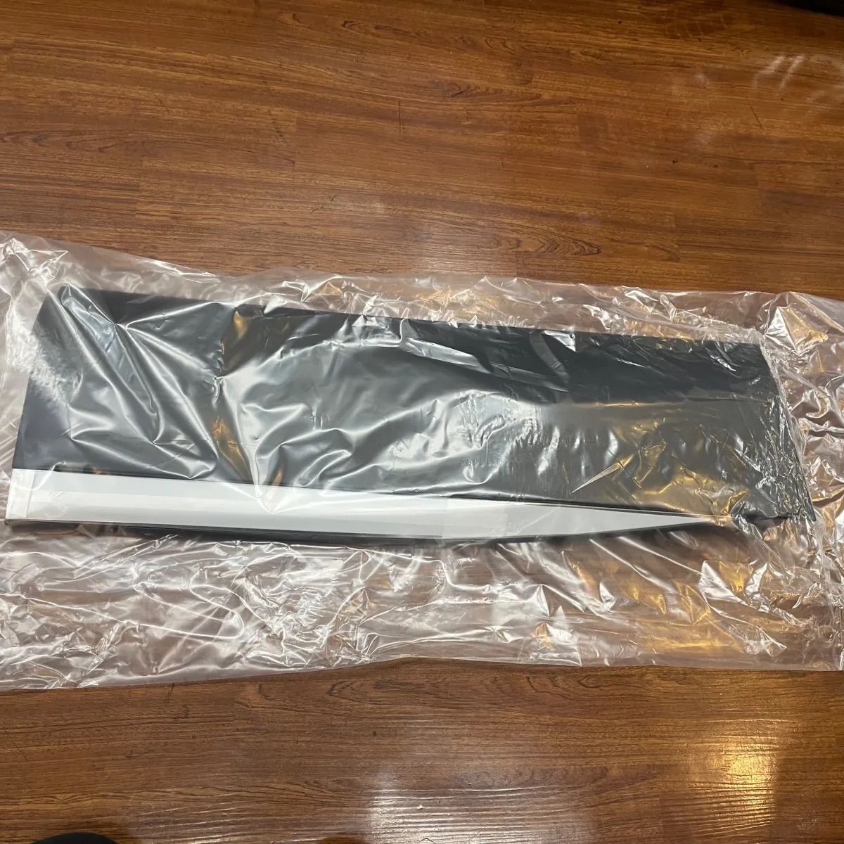 純正新品 プジョー 5008 右後ドアモール 98141340VV リアドアプロテクター