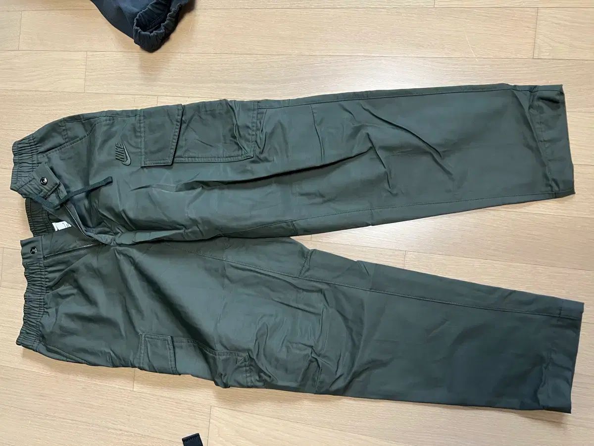 ナイキ カーキ カーゴ パンツ (M)