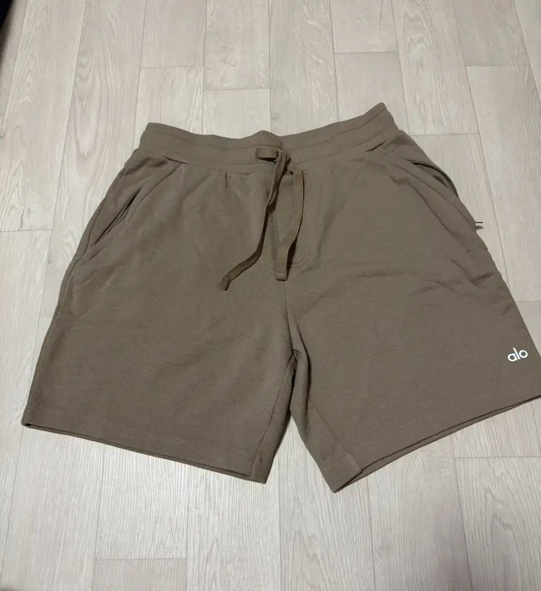 alo 알로 chill short