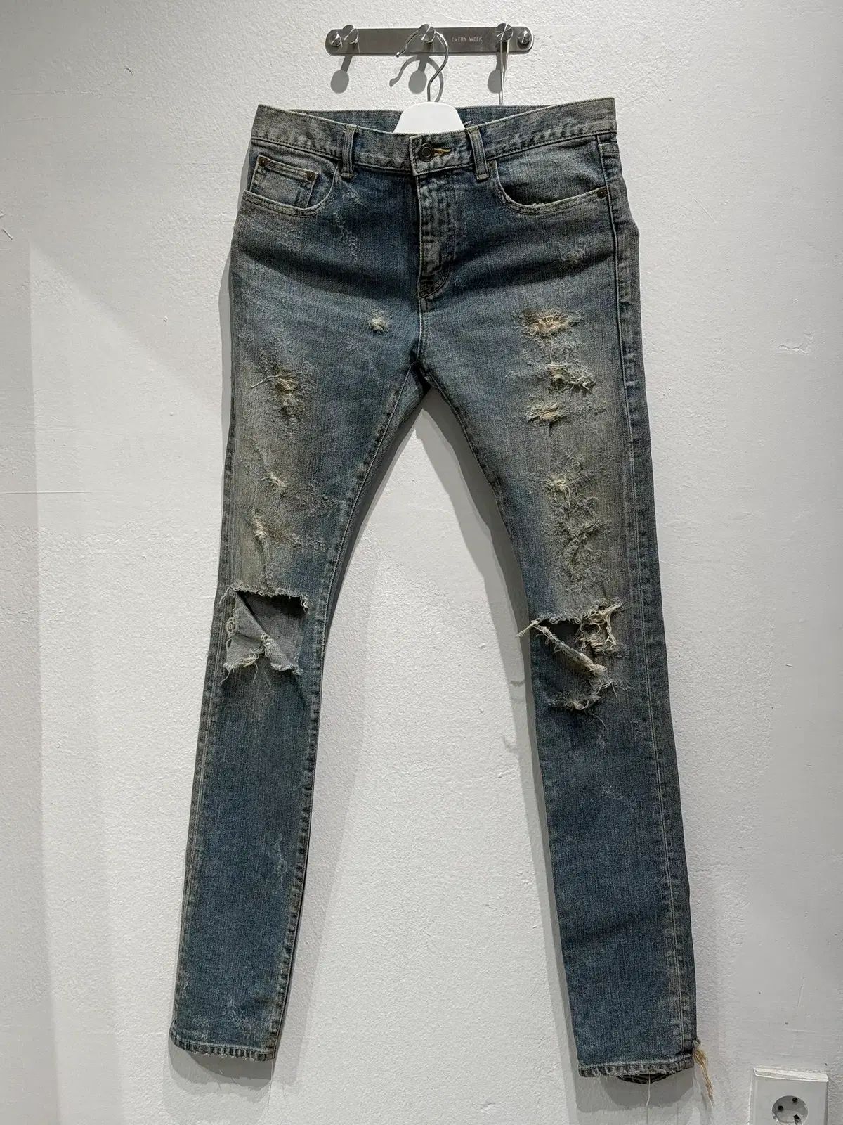 サンローラン 2013 D02 KNEE DISTRESSED JEANS
