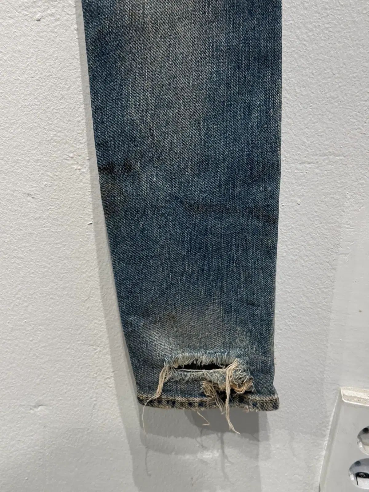 サンローラン 2013 D02 KNEE DISTRESSED JEANS サンローラン 2013 D02 KNEE DISTRESSED JEANS