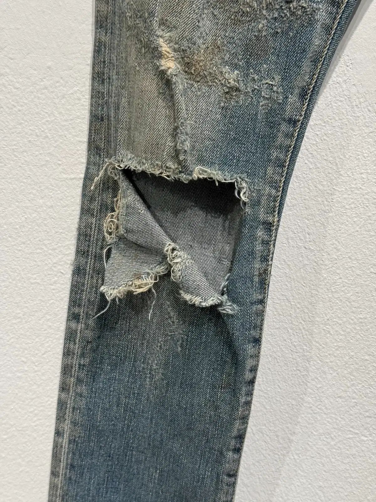 サンローラン 2013 D02 KNEE DISTRESSED JEANS サンローラン 2013 D02 KNEE DISTRESSED JEANS