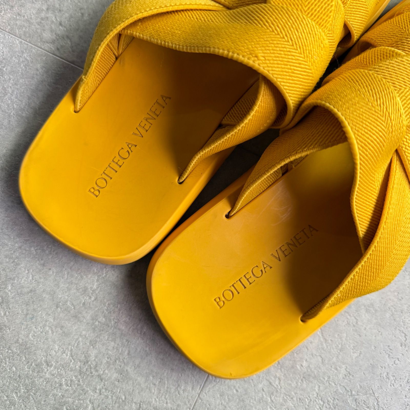 BOTTEGA VENETA ボッテガヴェネタ ラバー 編み込みデザイン スライド 