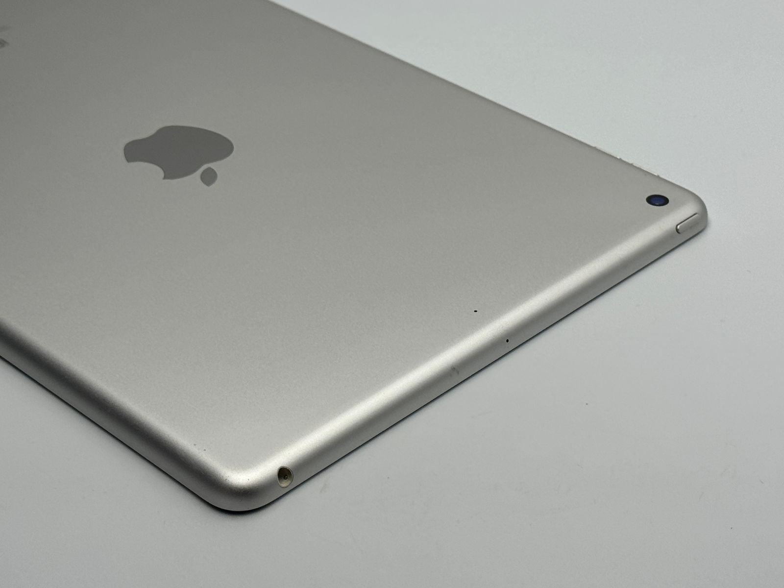 iPad 第8世代 32GB SLV Wi-Fi 中古D - メルカリ
