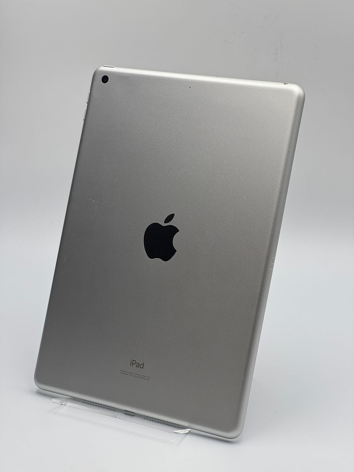 iPad 第8世代 32GB SLV Wi-Fi 中古D - メルカリ