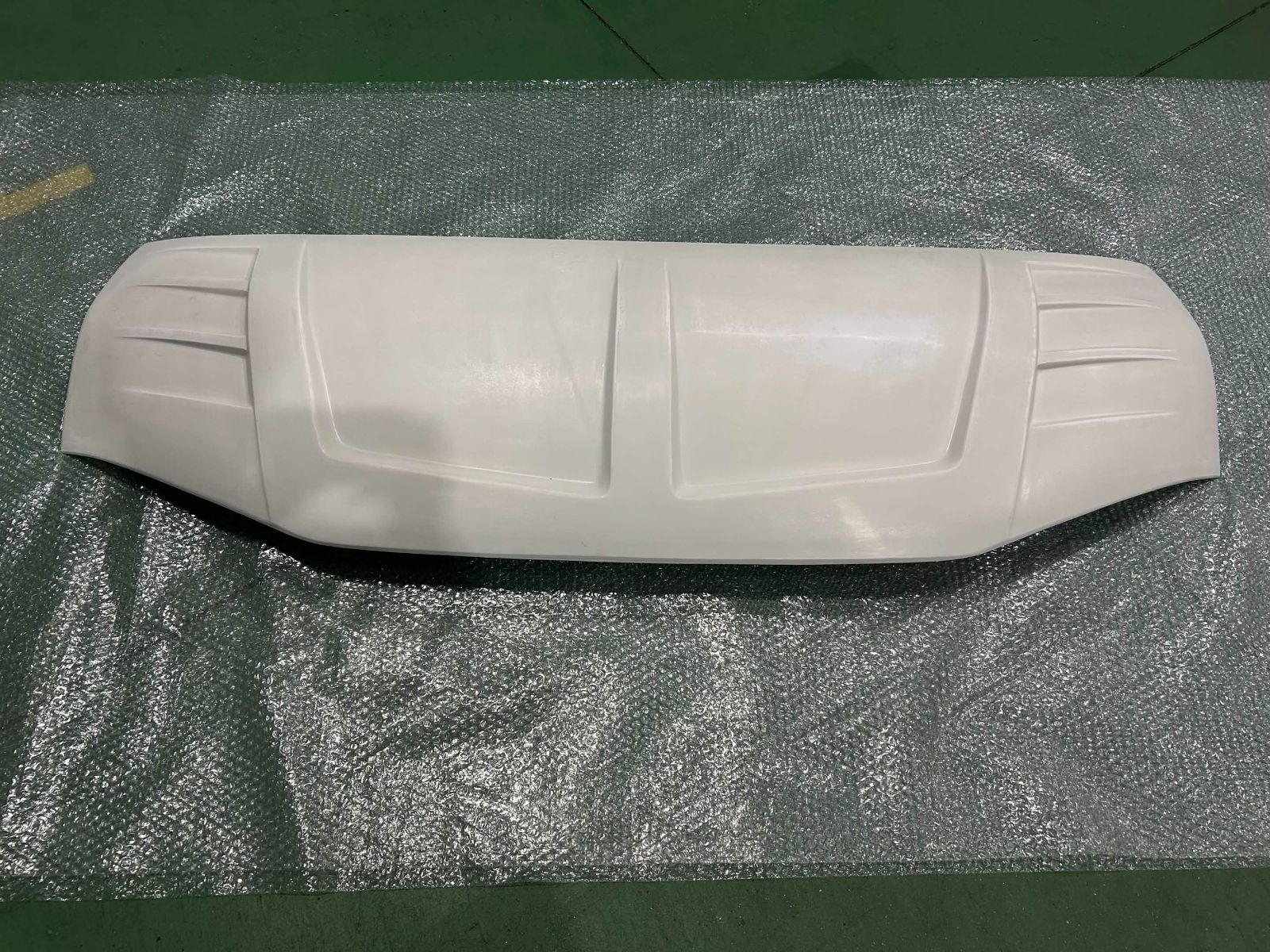 アウトレット HELIOS 200系 ハイエース 標準 FRP バッドフェイス ボンネット ダクト風 未塗装 1型 2型 3型 4型 5型 6型 7型 8型 9型 トヨタ ナロー