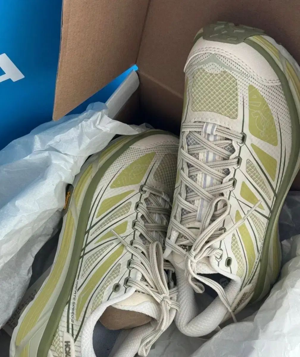 HOKA ONE ONE 1126851-ENG サン(SAN)