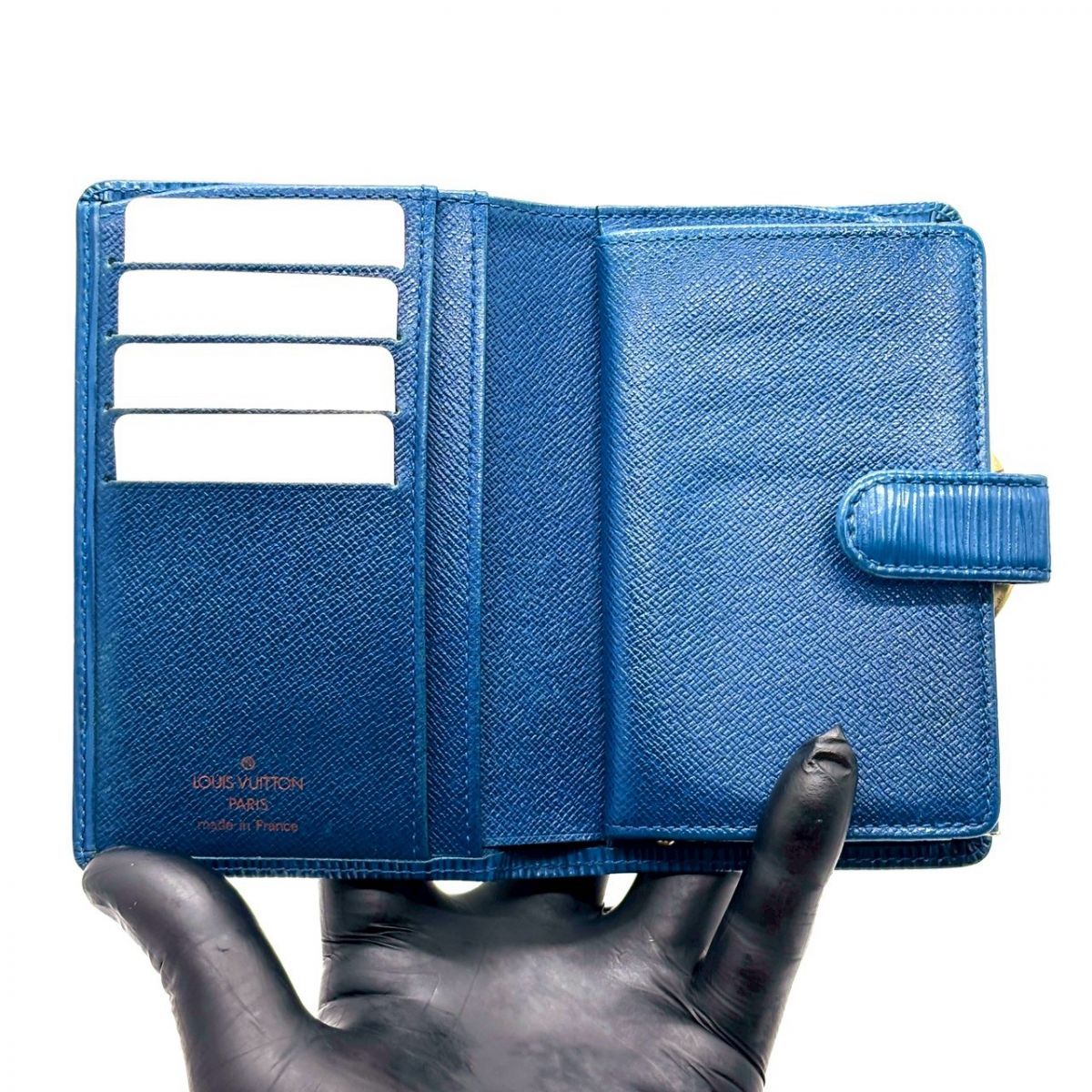 青が語る余裕】 LOUIS VUITTON 二つ折り財布 エピレザー ヴィエノワ 