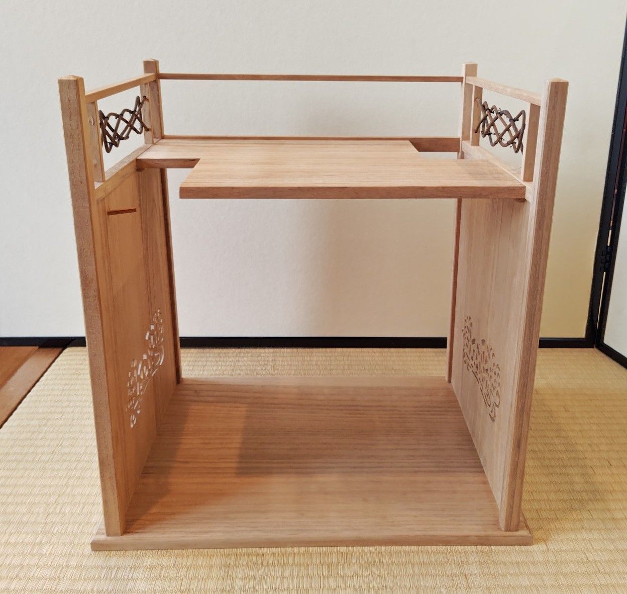 【逢絢亭・中古品】茶道具 棚物 相生棚 組立ったままの棚物 宗偏流 宗偏流好み 木地 木製 紙箱入り