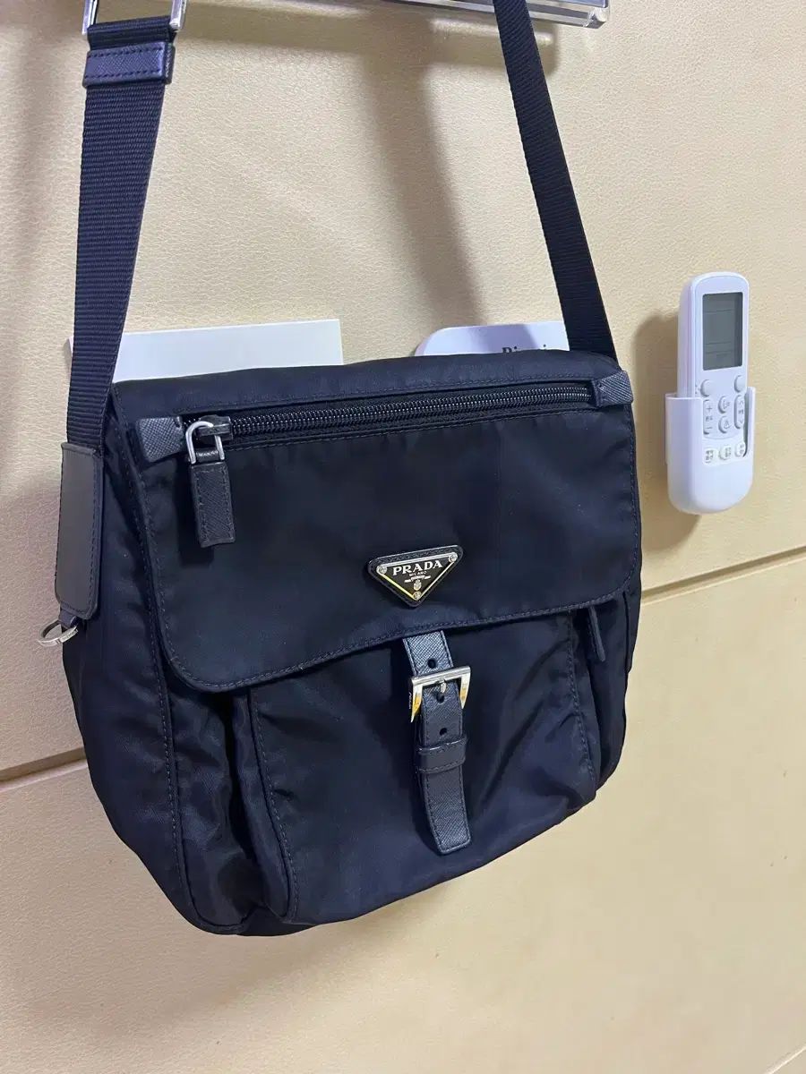 プラダ PRADA ポコノ ナイロン クロスバック 주우재가방