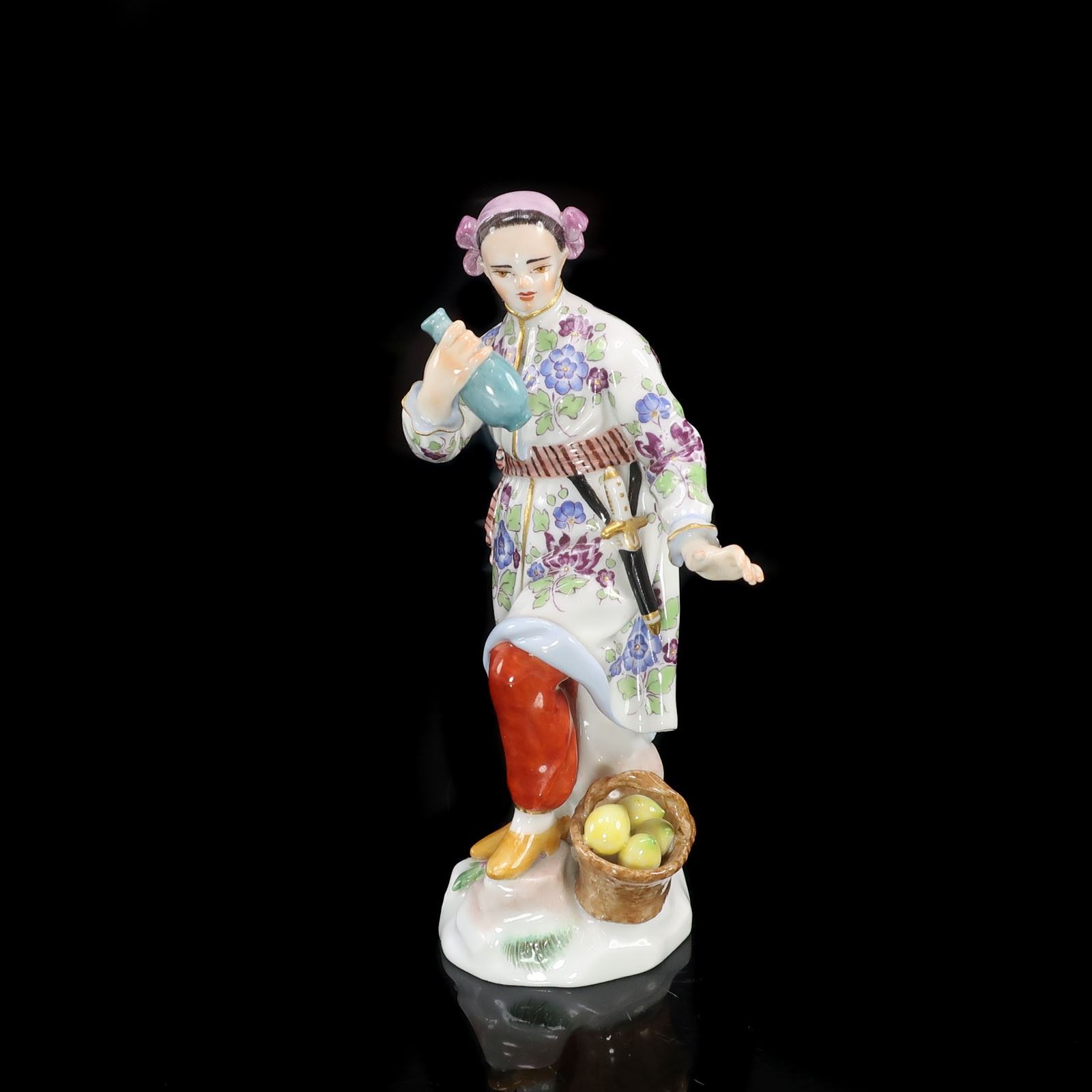【Meissen】マイセン アジアン・マン ( ボトルと籠を持ったアジア人男性 ) 65667 ペーター・ライニッケ （ Peter Reinicke ） / アジアンコレクション ポーセリン _ 置物 オブジェ