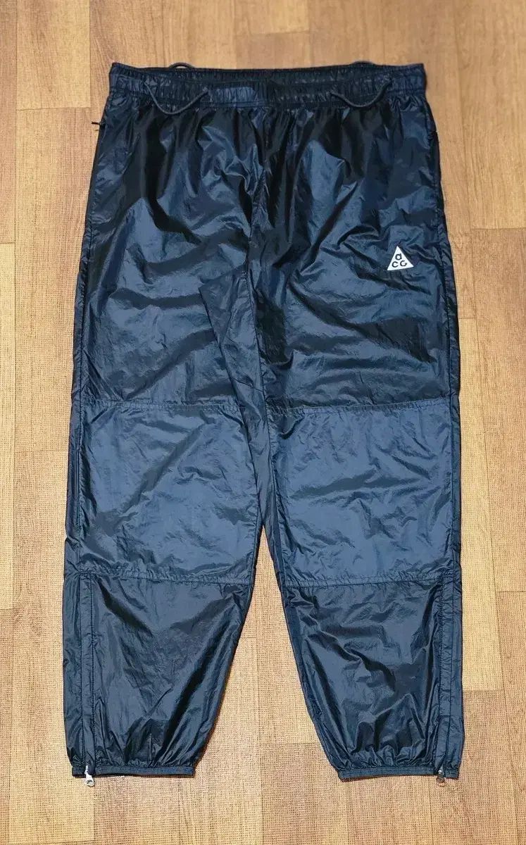 ナイキ ACG シンダー コン ウィンドシェル パンツ オフ ノワール