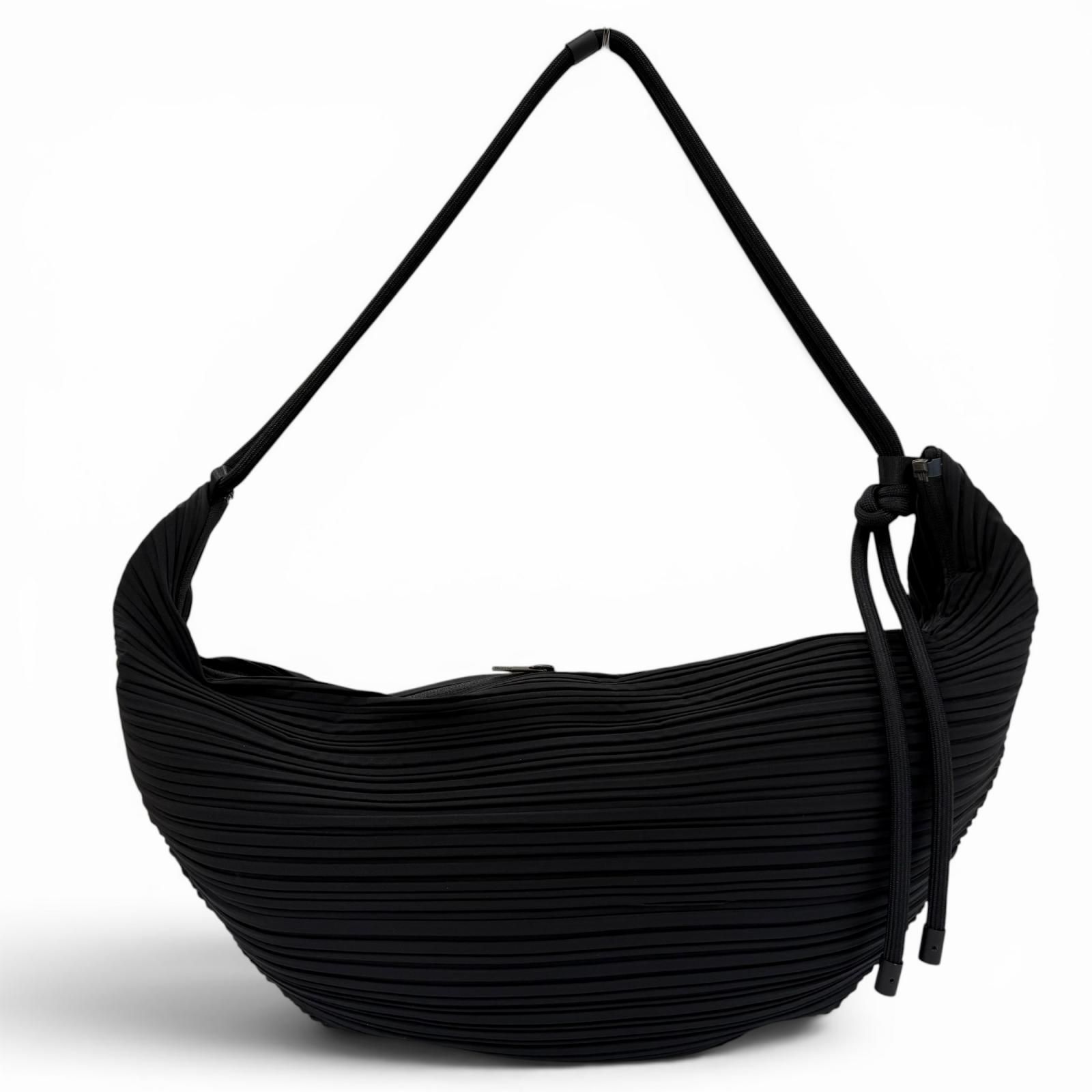 極美品☆PLEATS PLEASE プリーツプリーズ イッセイミヤケ PP39AG536 ドローストリング プリーツ ボディバッグ ブラック 日本製 正規品 レディース