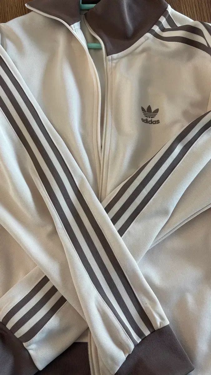 アディダス BECKENBAUER(ベッケンバウアー) トラックジャージ ベージュ 茶色