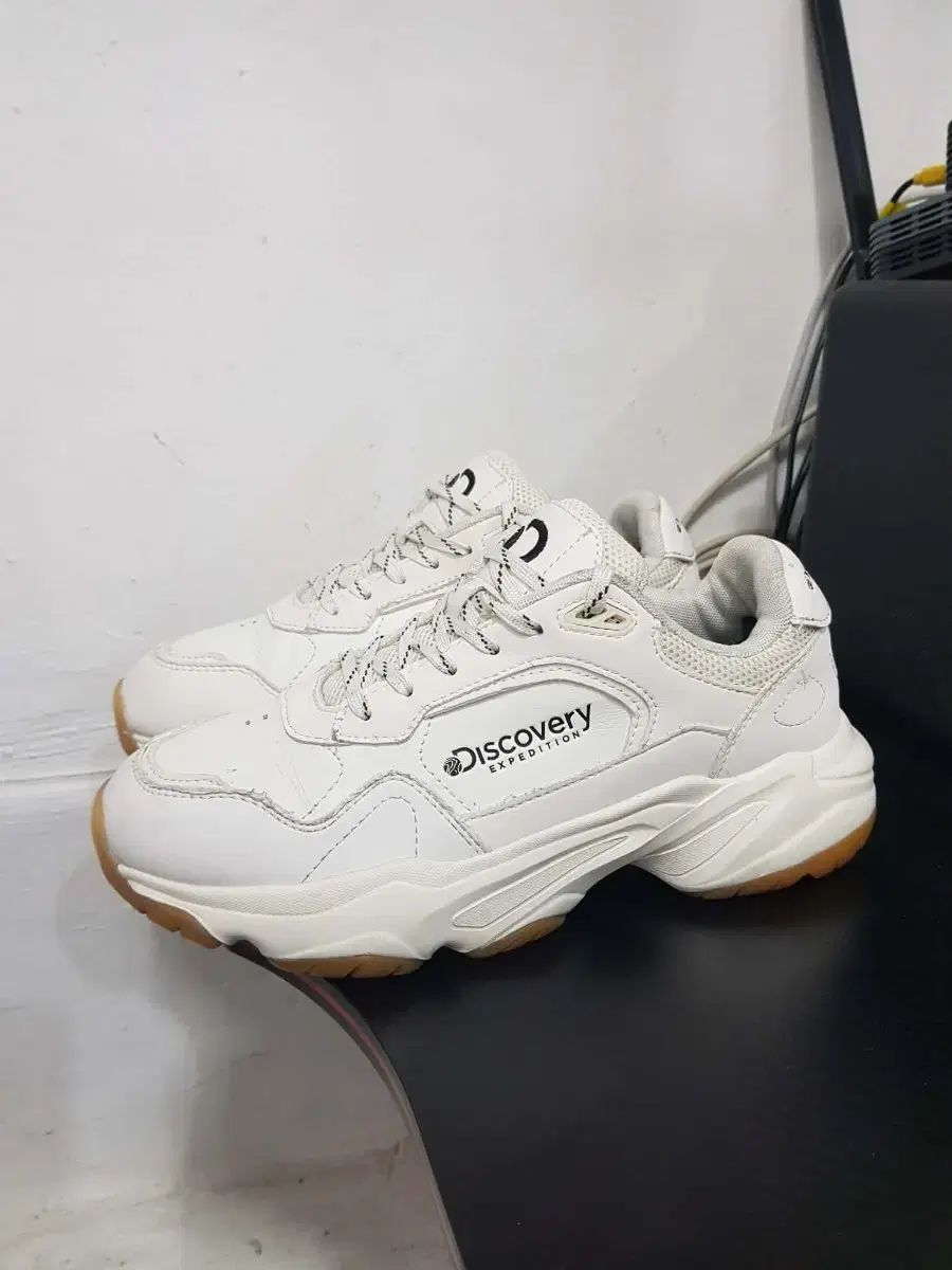 DISCOVERY エクスペディション 白 スニーカー 240