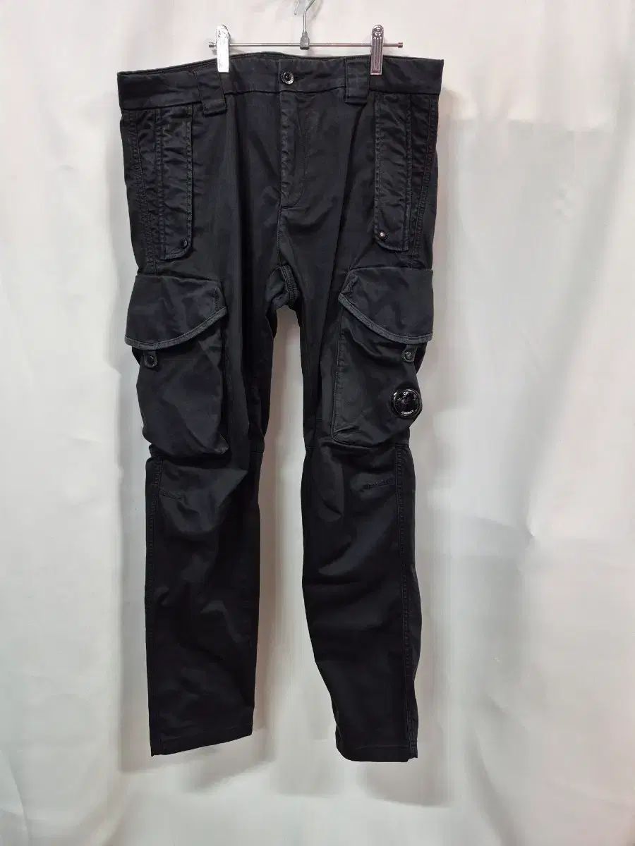 正規品 C Pカンパニー ゴーグル カーゴ パンツ ブラック 48(34)