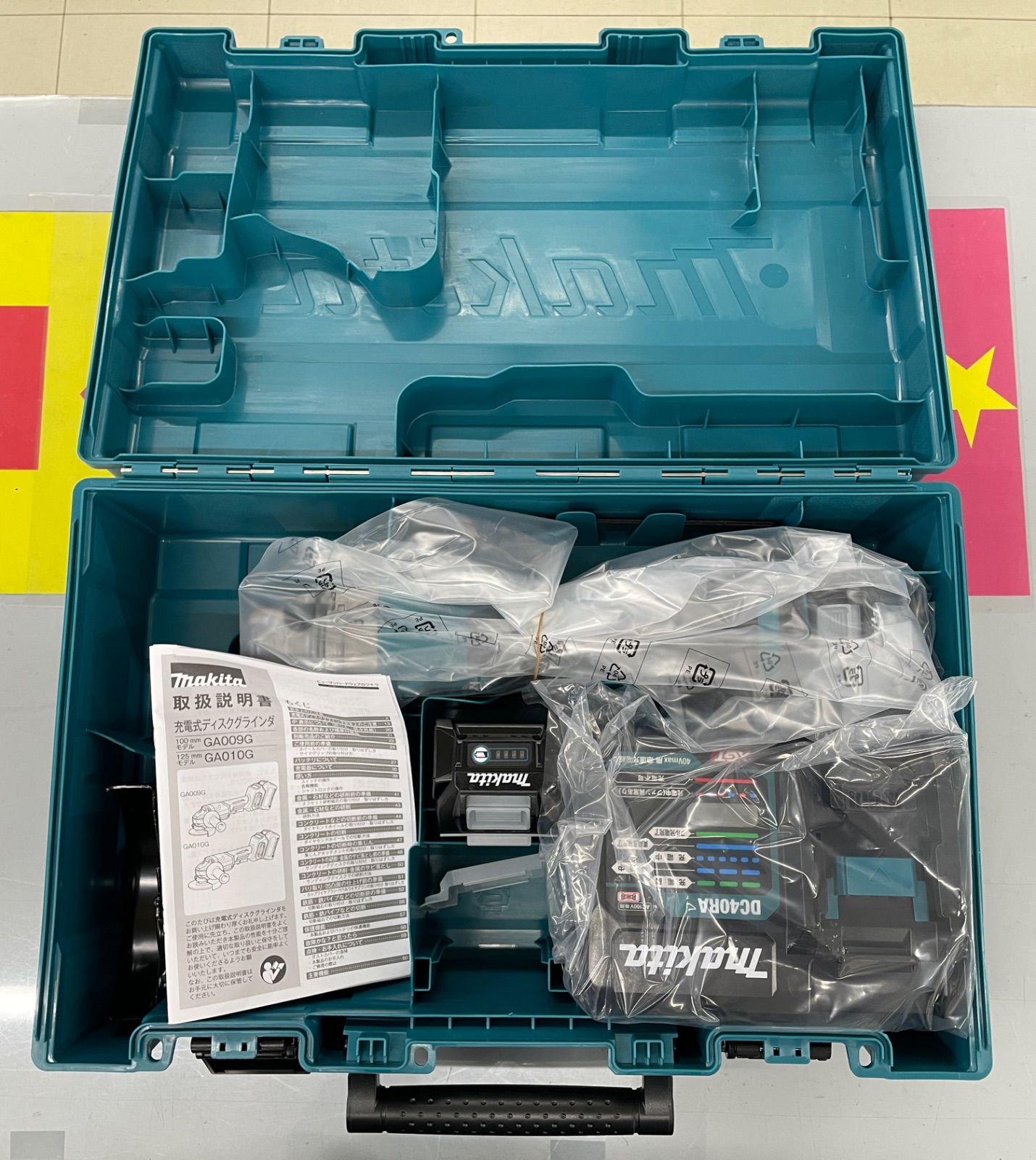 【新品未使用開封品】 マキタ 40Vmax 充電式ディスクグラインダ GA010GRDX 125mm 2.5Ahバッテリ2個・充電器・ケース付