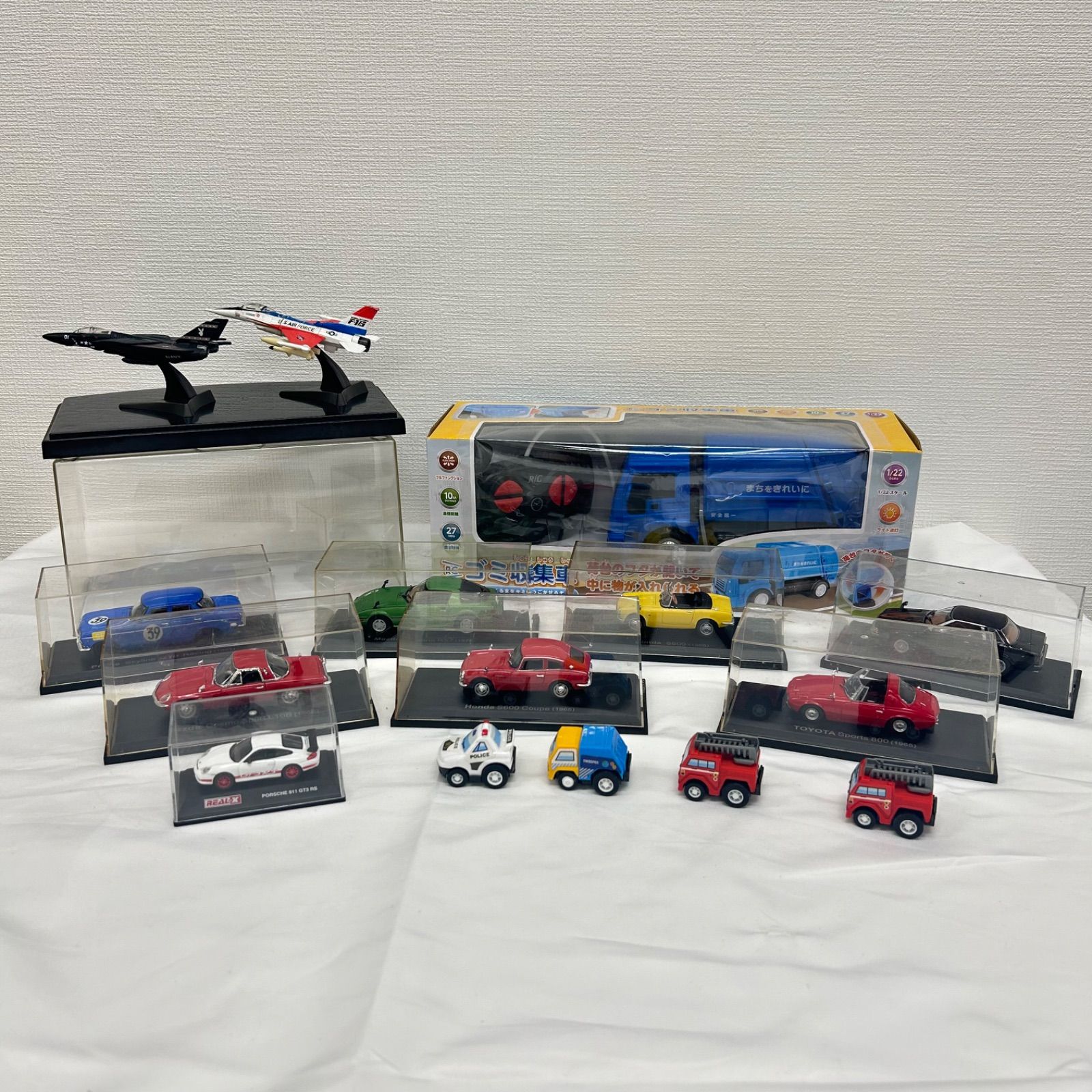 合計15点 各車ミニカー 8台 / RCゴミ収集車 / 戦闘機 模型 2機 / プルバックカー 4台 現状品