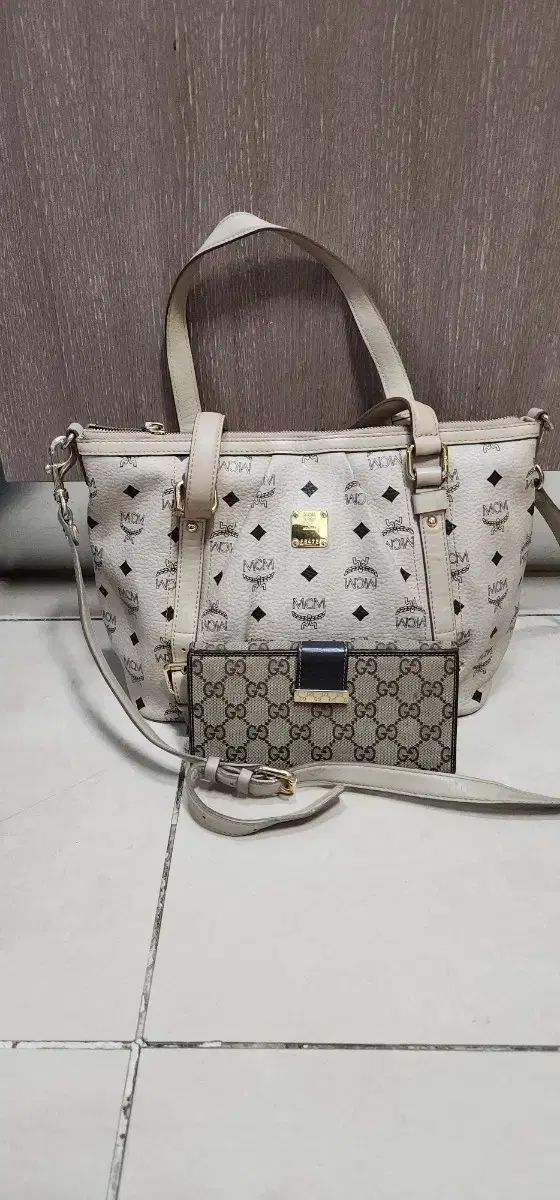 MCM Mサイズ ショルダーバッグ