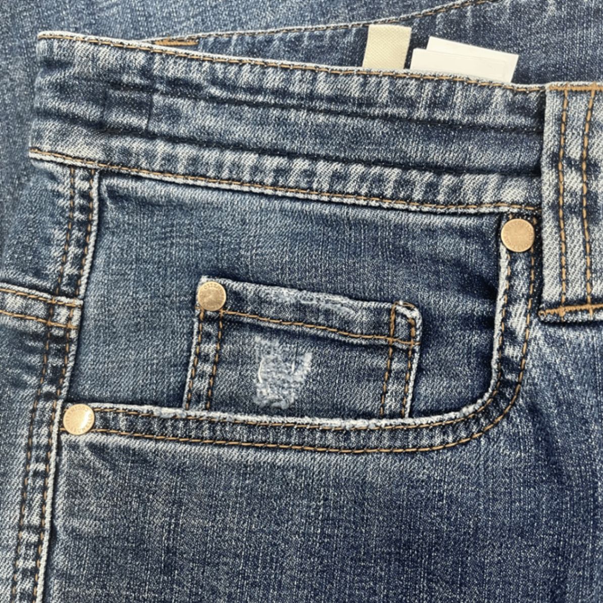新品同様 BRUNELLO CUCINELLI ブルネロクチネリ ジーンズ パンツ デニム 刻印 サイズ42 新品同様 BRUNELLO CUCINELLI ブルネロクチネリ ジーンズ パンツ