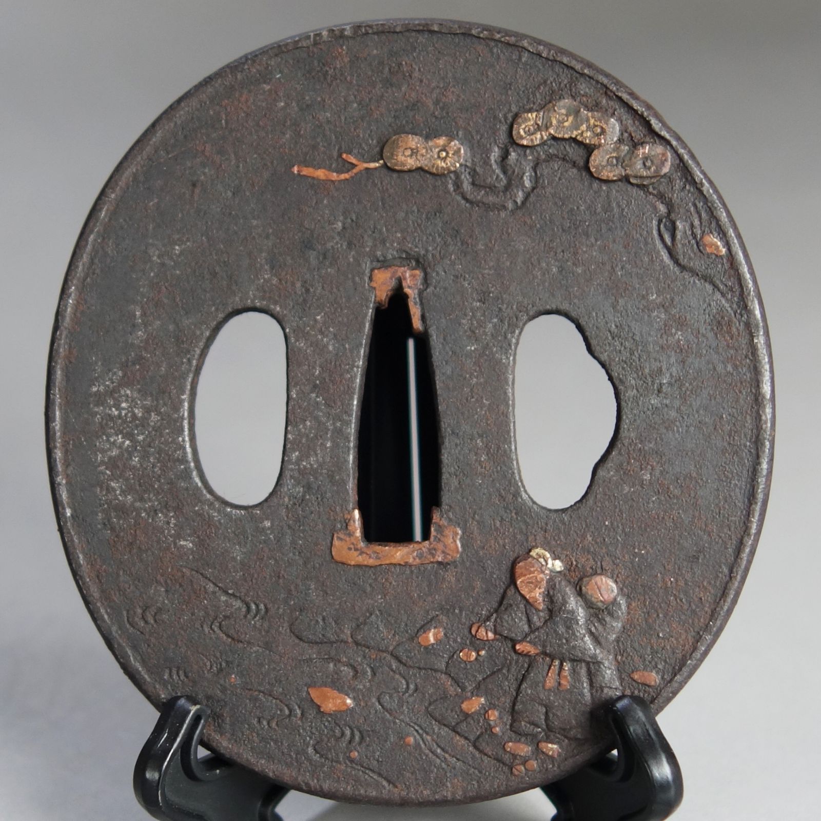 骨董逸品【松下流水賢人図鍔 銅象嵌 薄肉彫 鉄地】 日本刀 刀装具 鍔 鐔 武具 江戸 骨董 古美術 Ac26030813