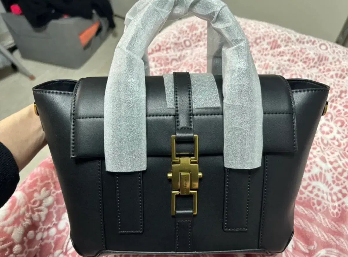 新品 CHARLES & KEITH ブラック トートバッグ